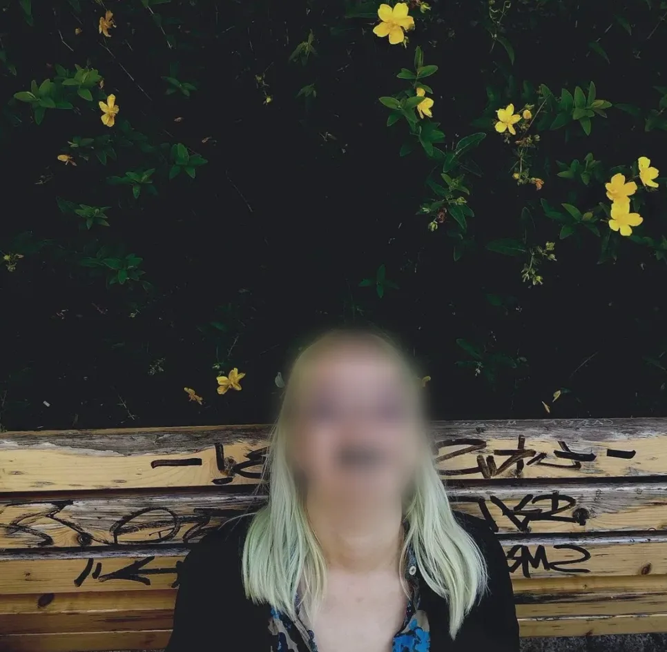 Julia, 19
