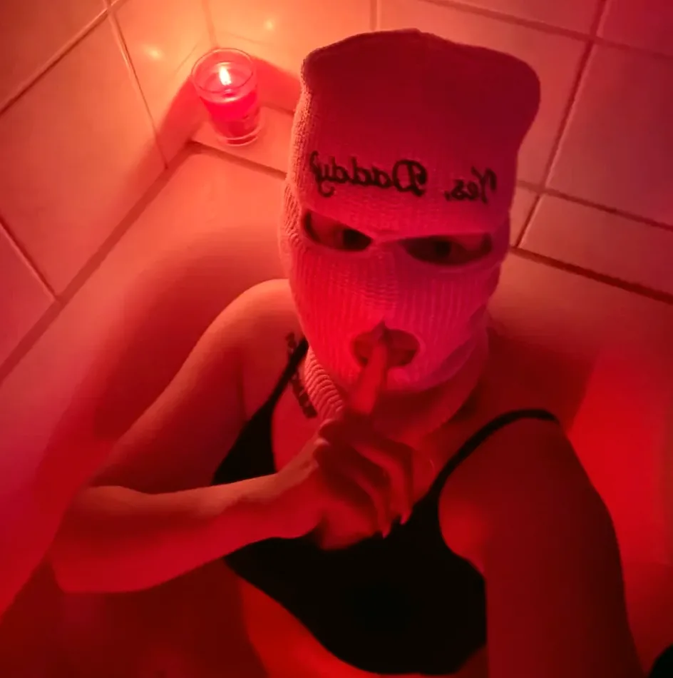 Paula, 27