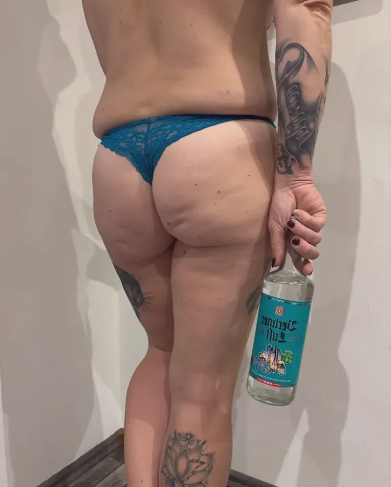 Roosa, 28