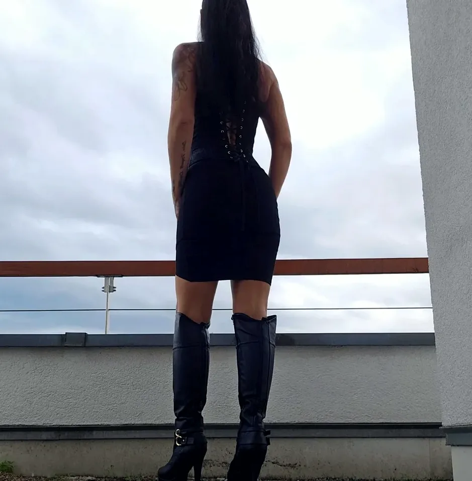 Ulla, 35